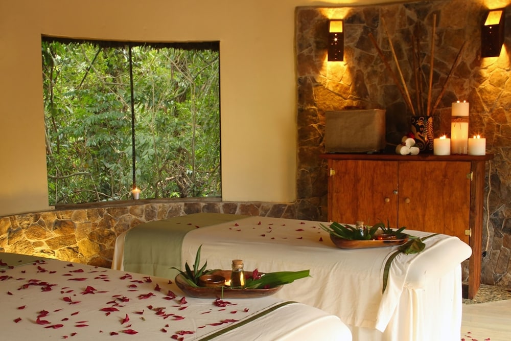 THE LODGE AT PICO BONITO 36/76