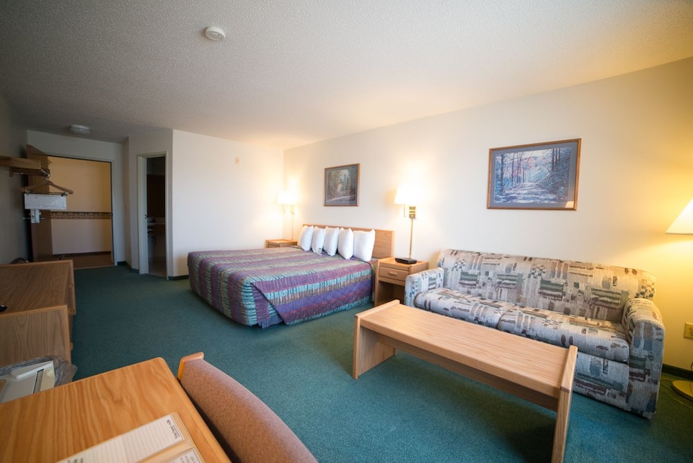 River Valley Inn & Suites 12/37