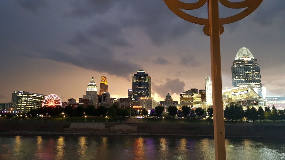 Holiday Inn Express and Suites Cincinnati Riverfront, an IHG Hotel 57/64