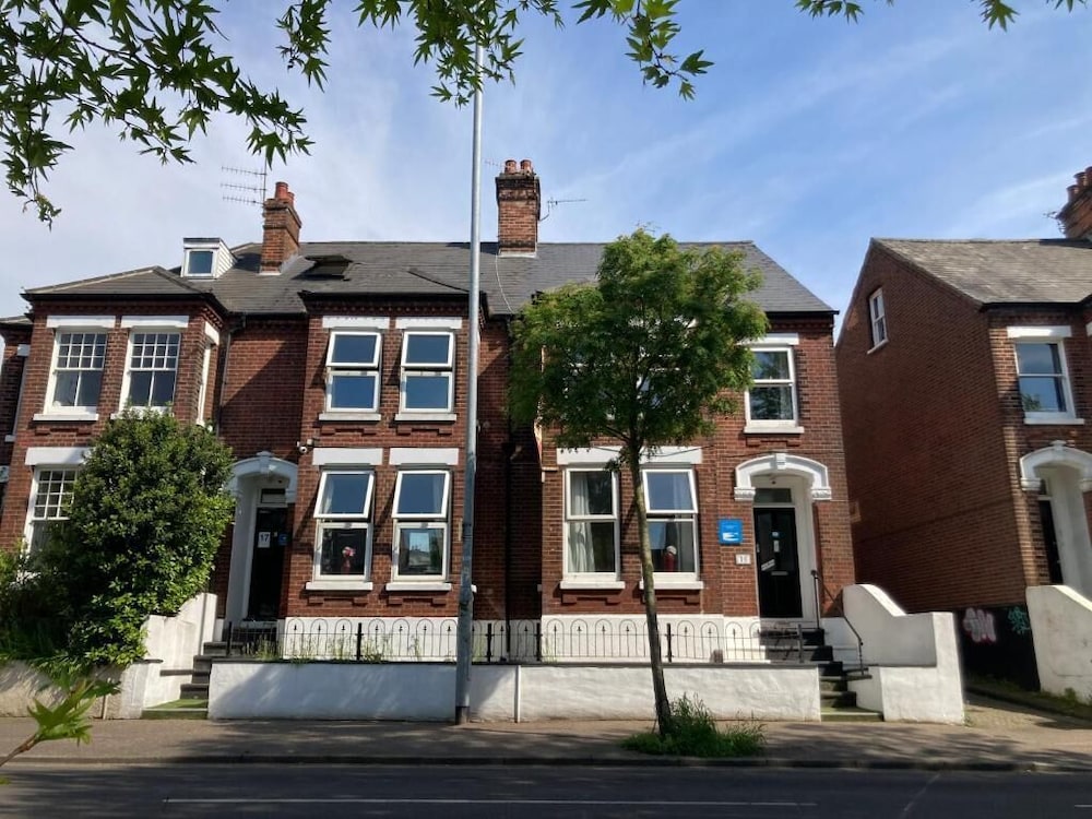 Riverside Hotel Bed and Breakfast 2/48