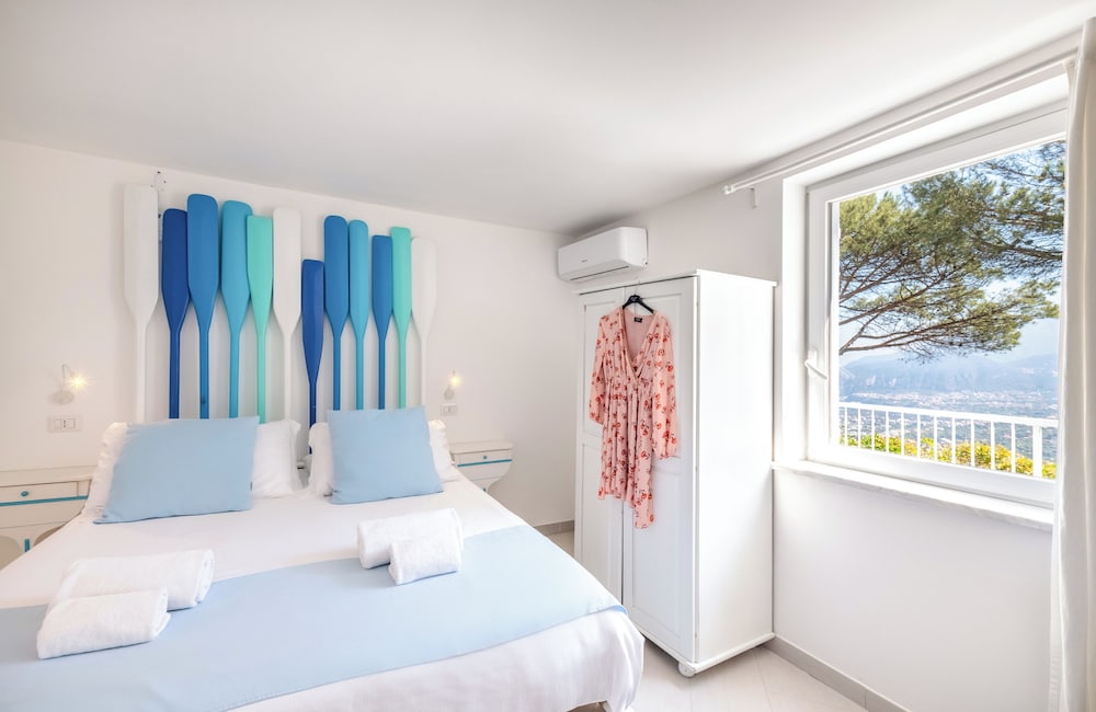 2 Bedrooms, Apartment, 1 Single and 2 Double Beds, Sea View, Terrace