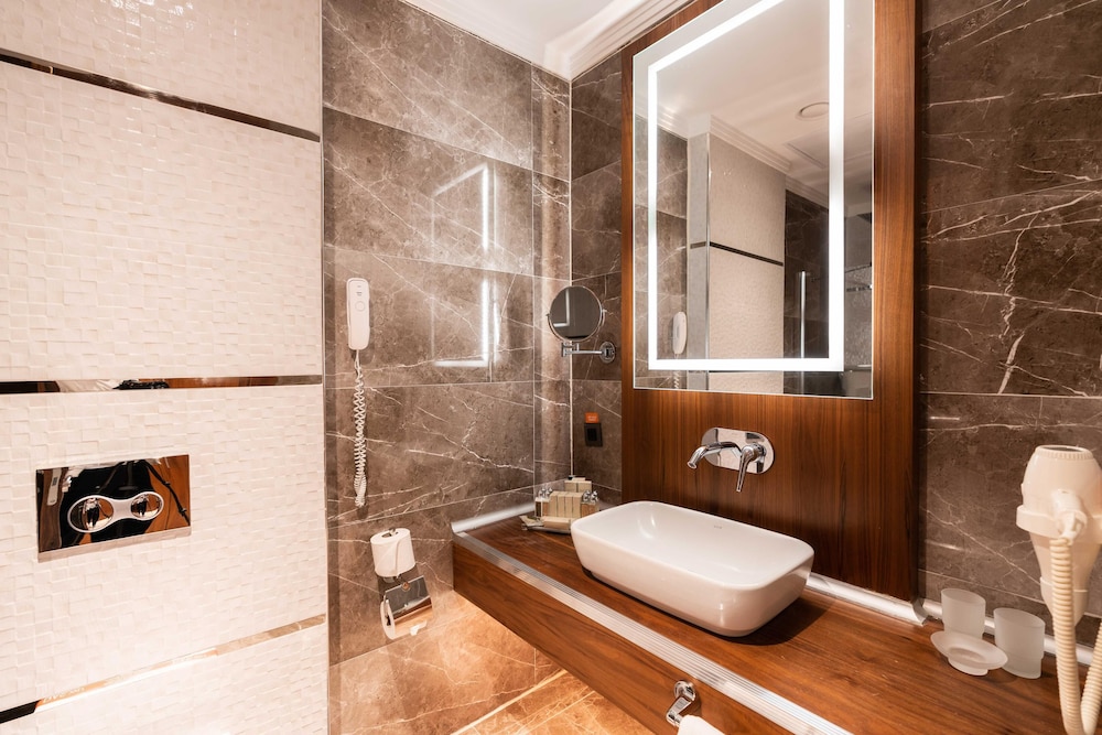 غرفة ديلوكس بسرير كوين، RAMADA RESORT ERCIYES 8/10