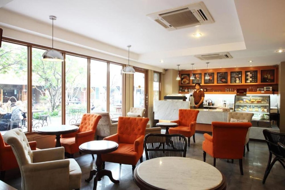 Rambuttri Village Inn Plaza 47/69