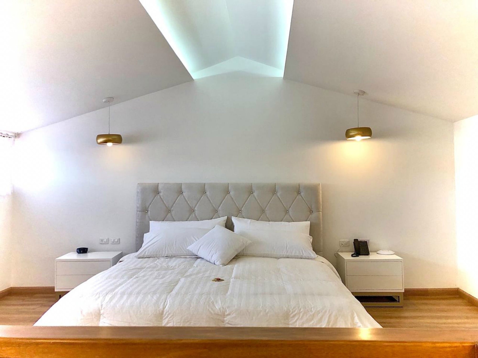 DUPLEX, DELUXE, KING BED, CITY VIEW