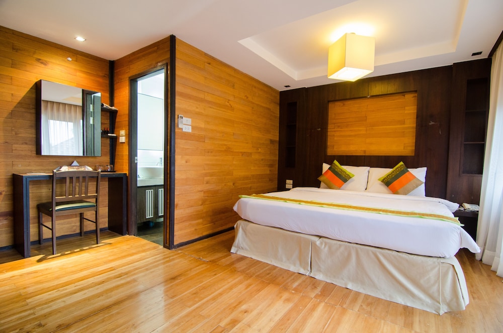 Phi Phi The Beach Resort 11/50
