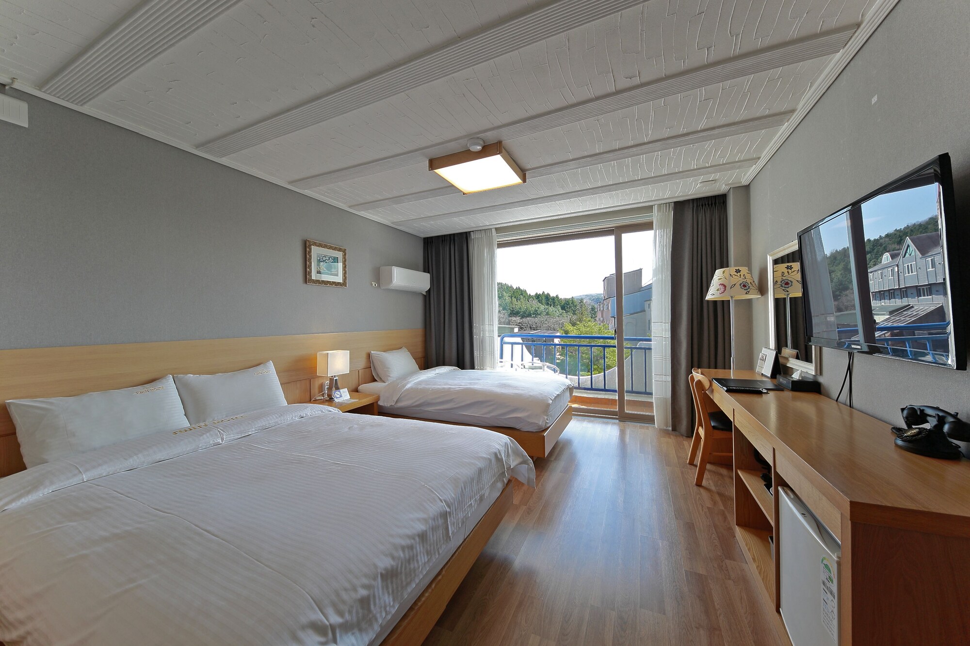 DELUXE, TWIN BEDS