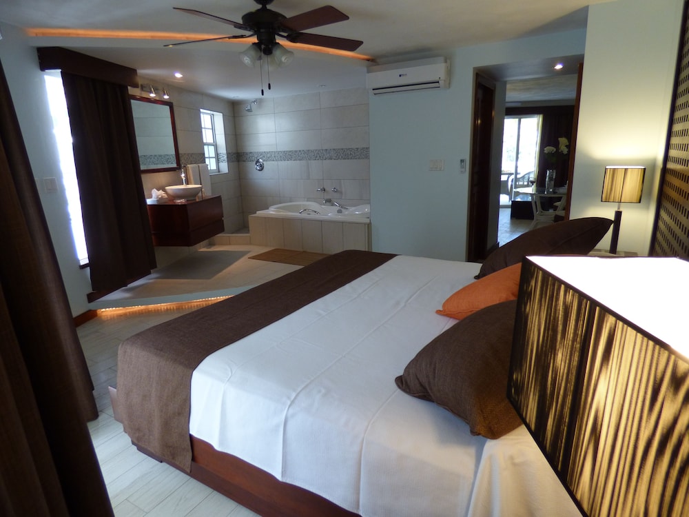 Paradise Beach Hotel 33/79