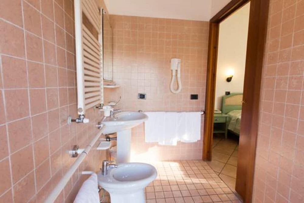 Albergo Bar Cenni 43/48