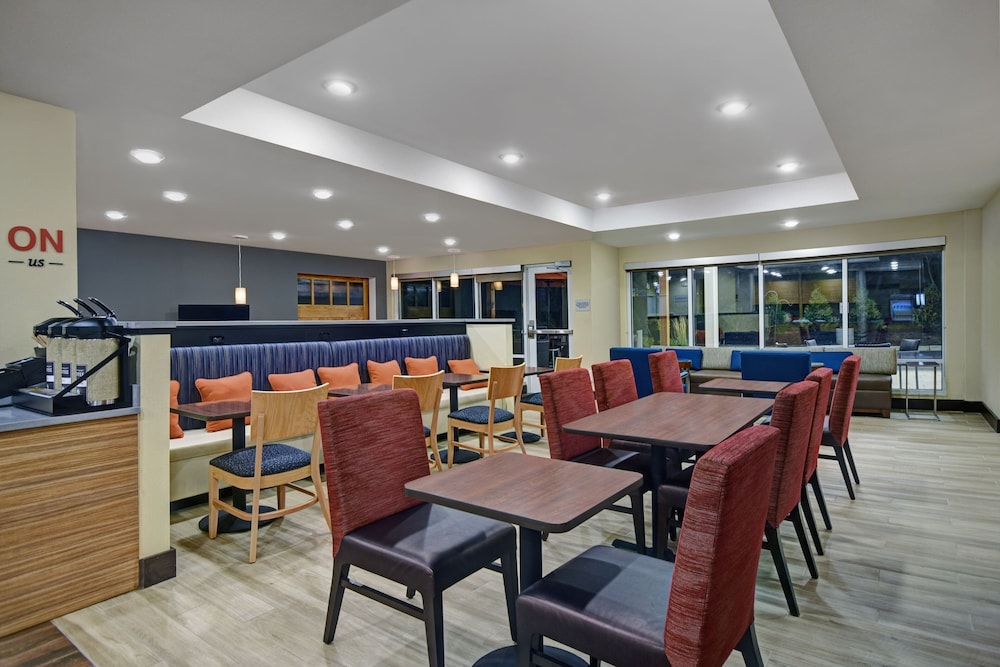 TownePlace Suites by Marriott Grand Rapids Wyoming 19/31