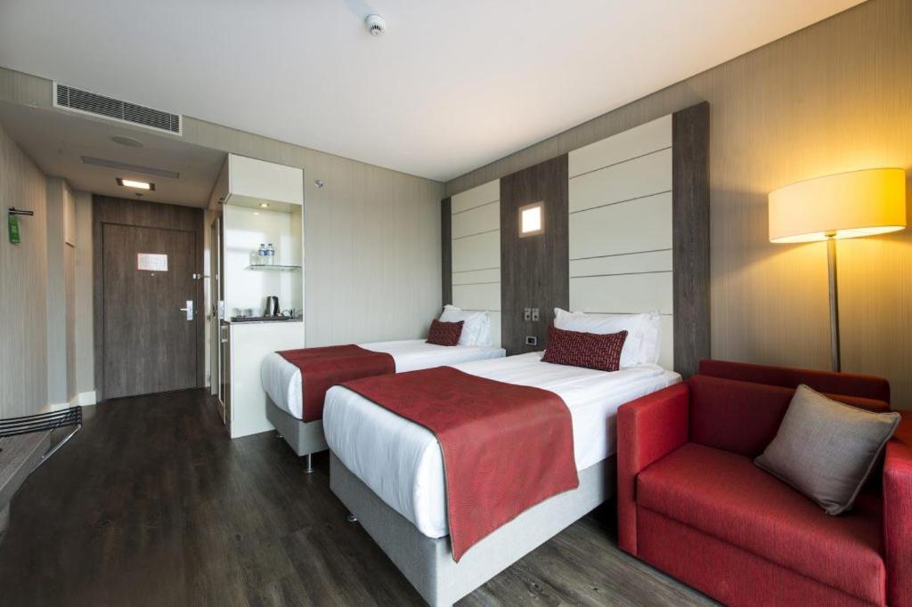 غرفة بسريرين منفصلين للمدخنين، Ramada Encore By Wyndham Bayrampasa 6/10