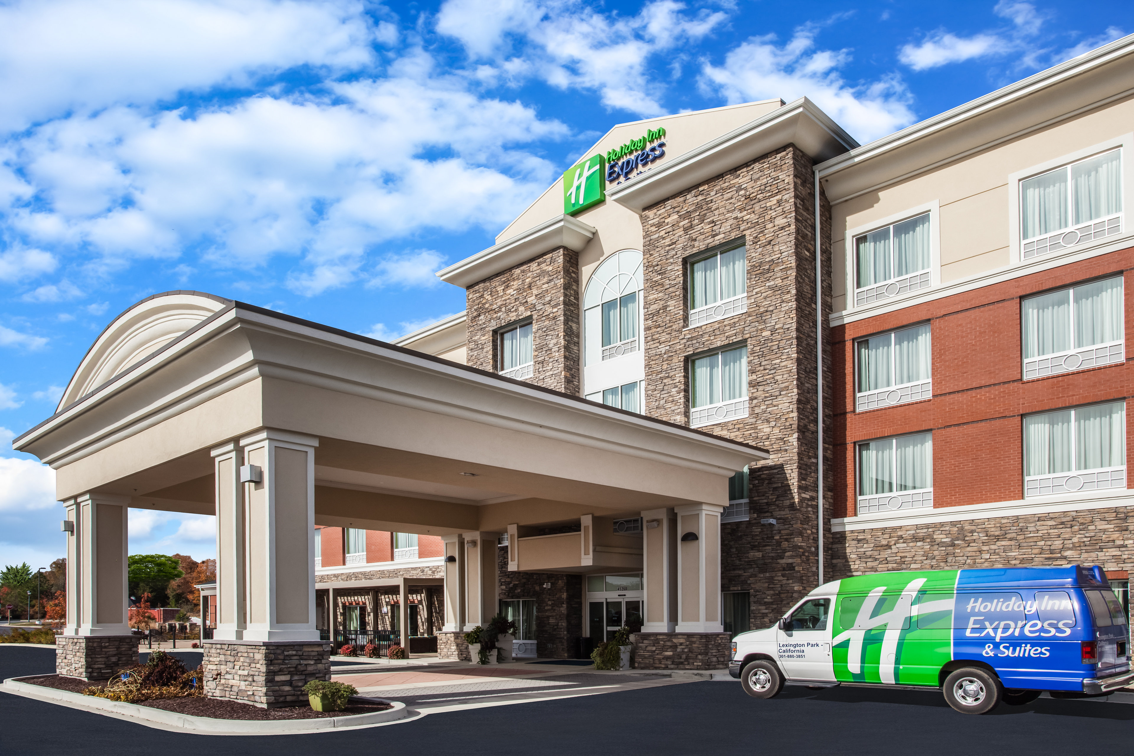 Holiday Inn Express Suites Lexington Park California 53/54