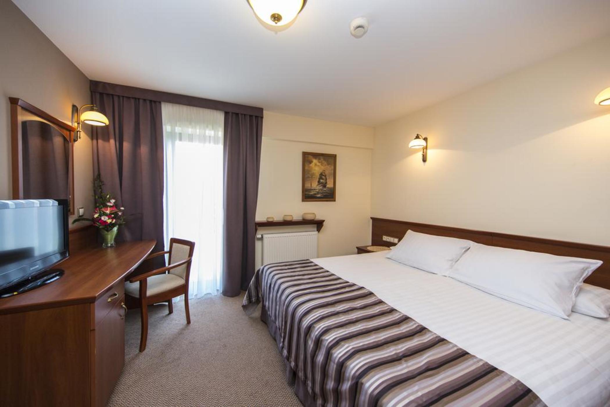 Conrad Hotel 10/44