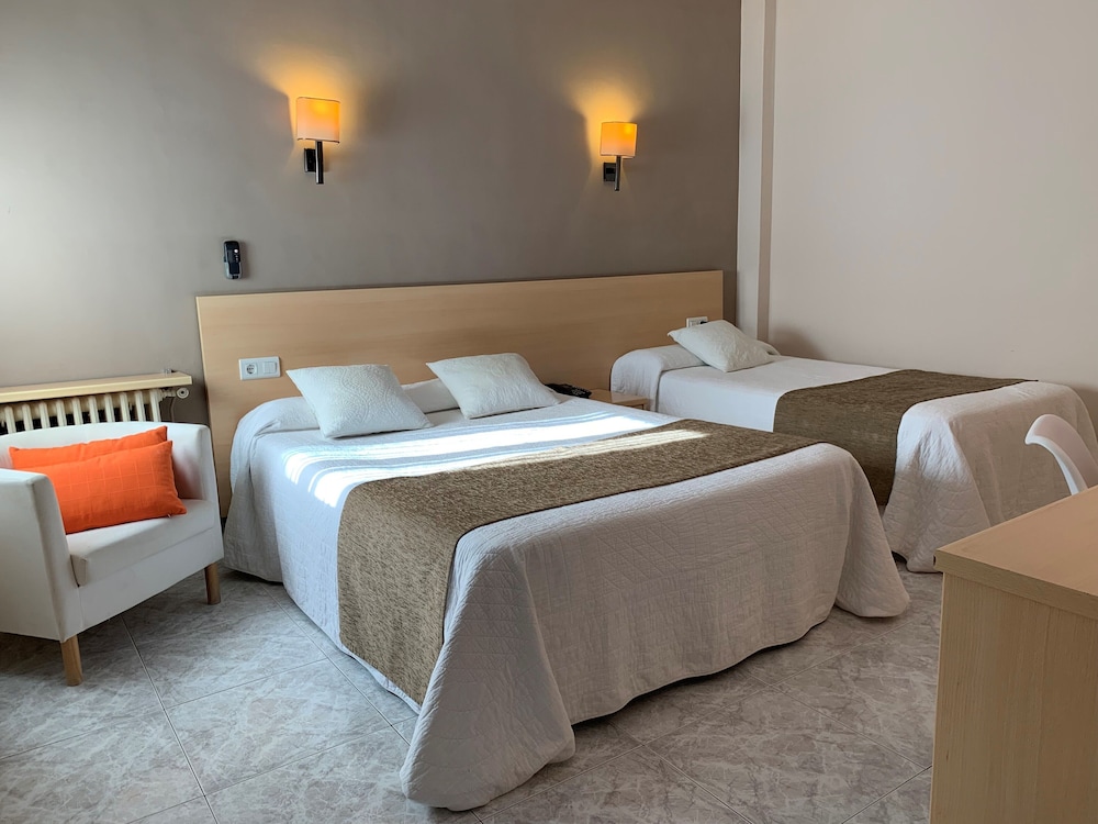 Hotel Llansola 13/67