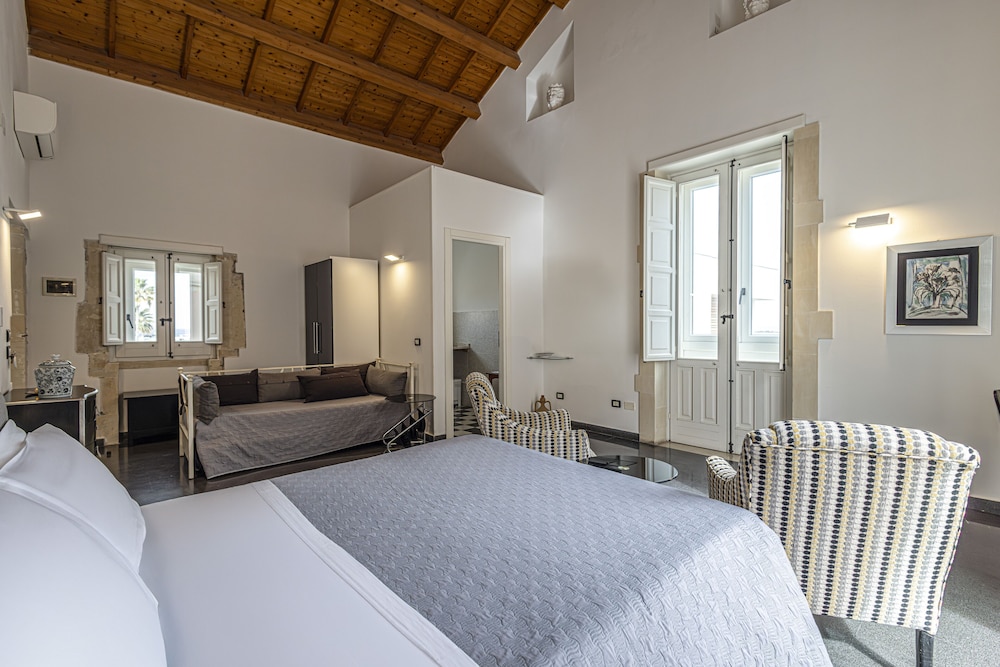 SUITE, SEA VIEW, BALCONY