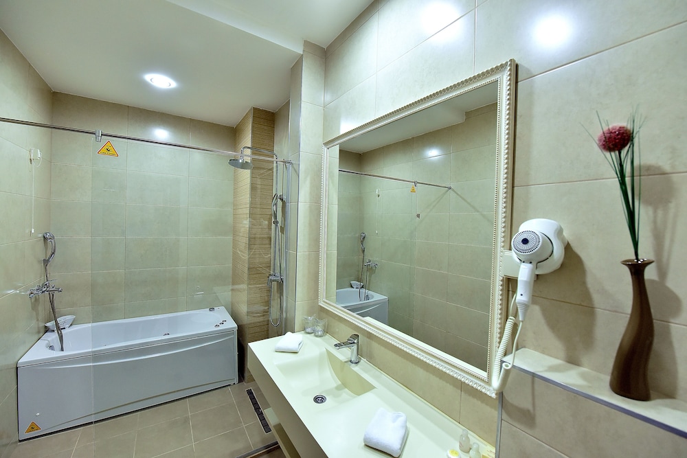 Lazaro Hotel Podgorica 44/45