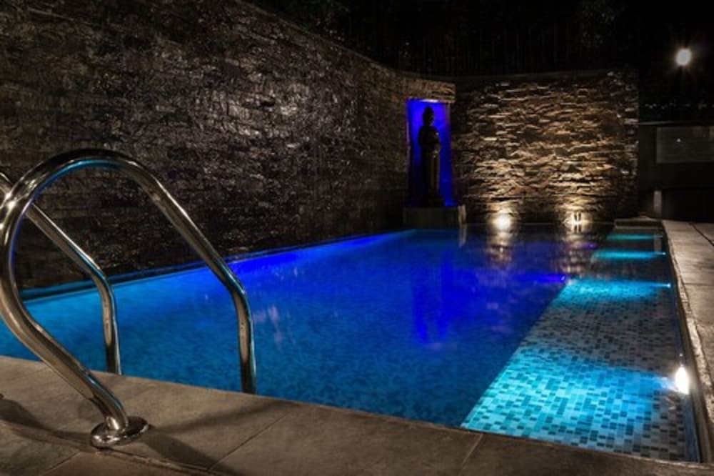 swimming pool spa