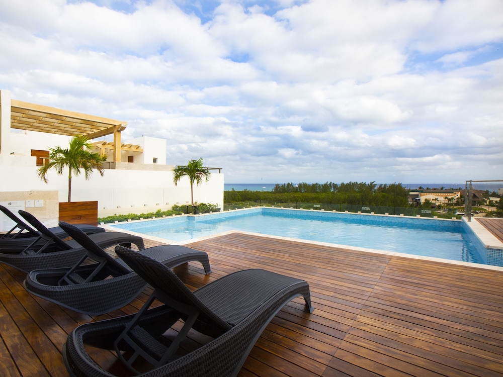Grand Fifty Suites 37/65
