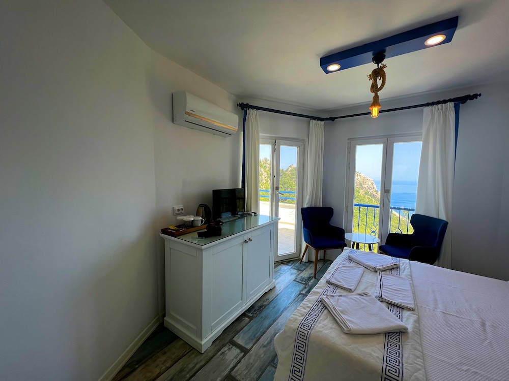 SUITE, KING BED