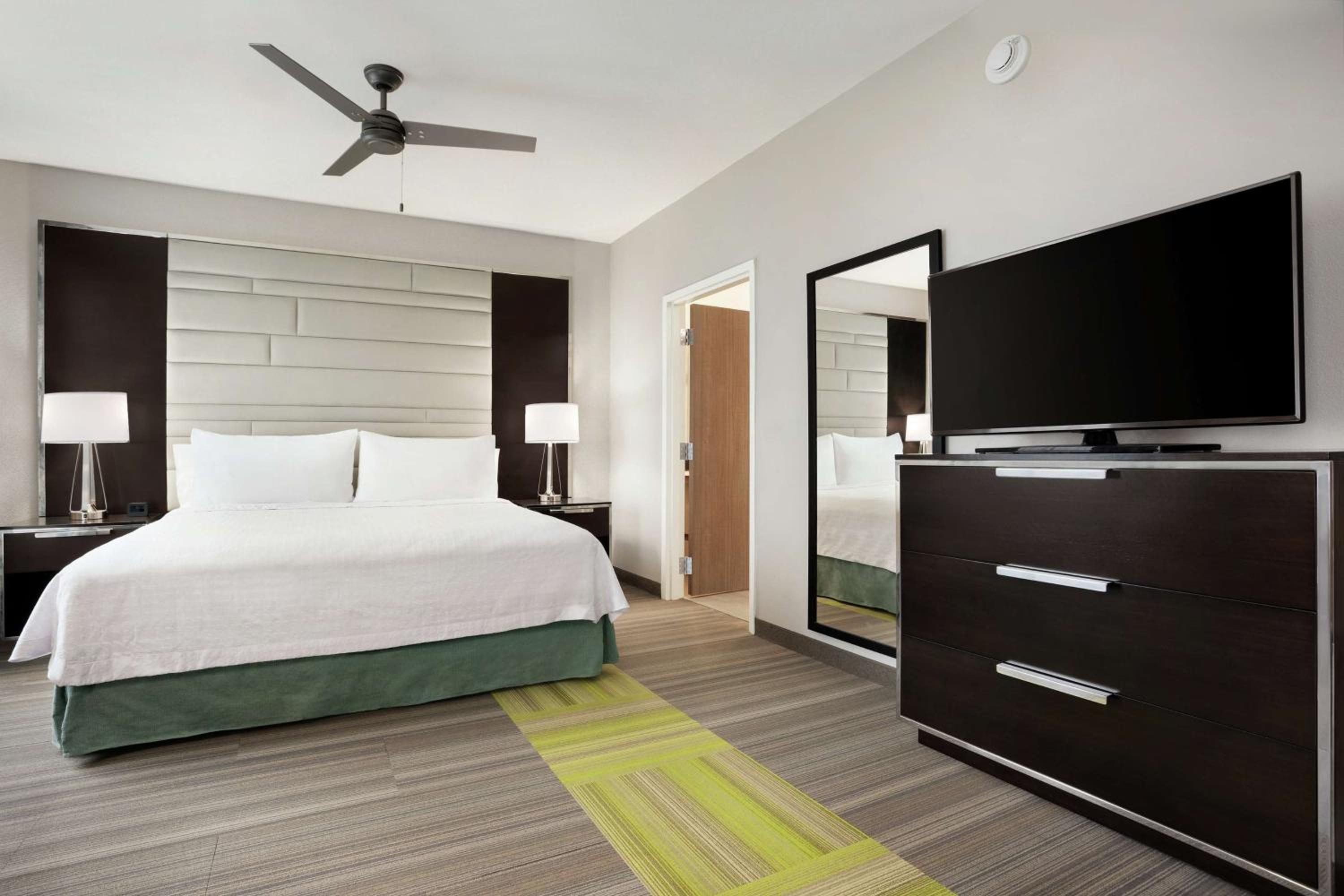 STUDIO, SUITE, KING BED, ACCESSIBLE
