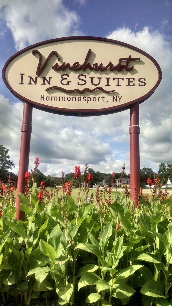 Vinehurst Inn And Suites 4/58