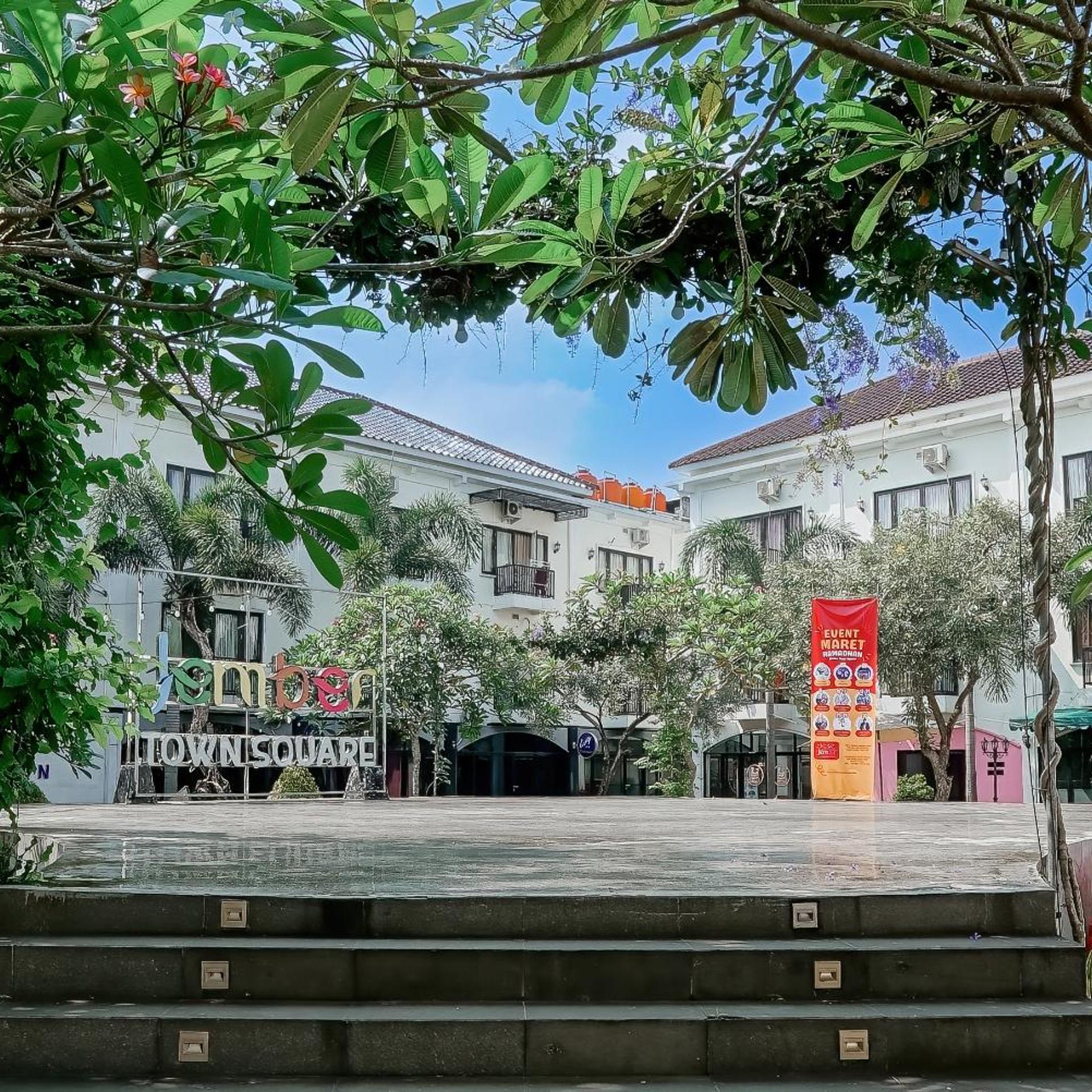 Jember Town Square Apartment by Calli Rooms 45/49