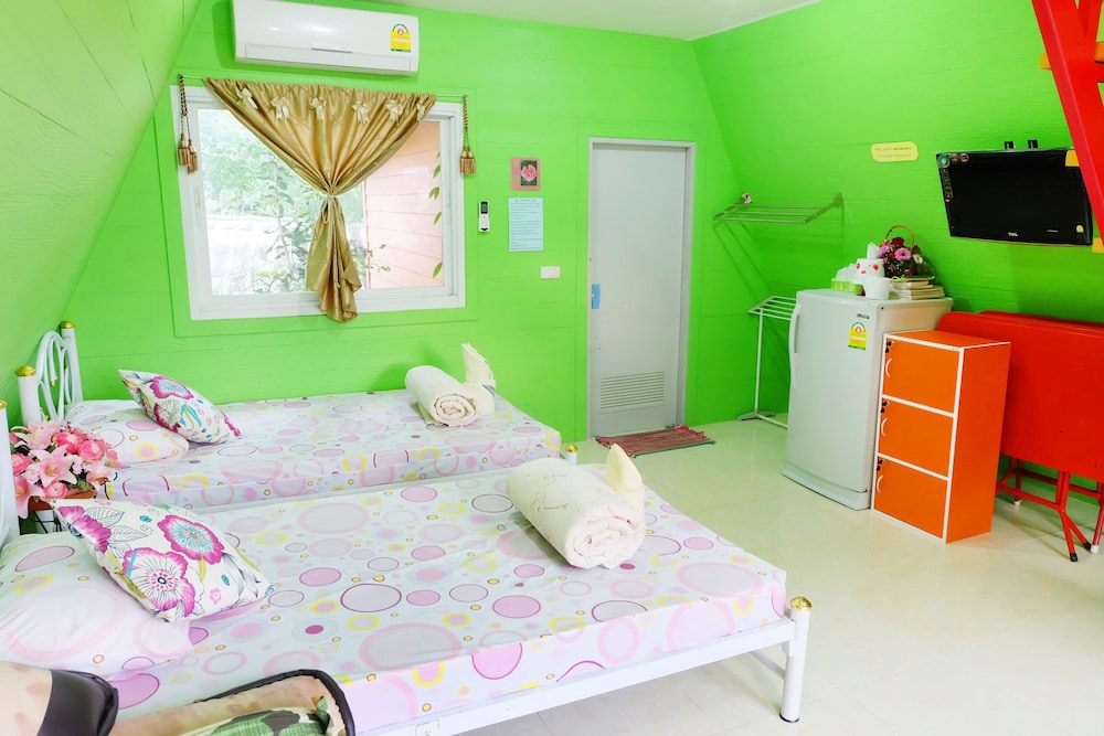 A Houses Homestay 82/90
