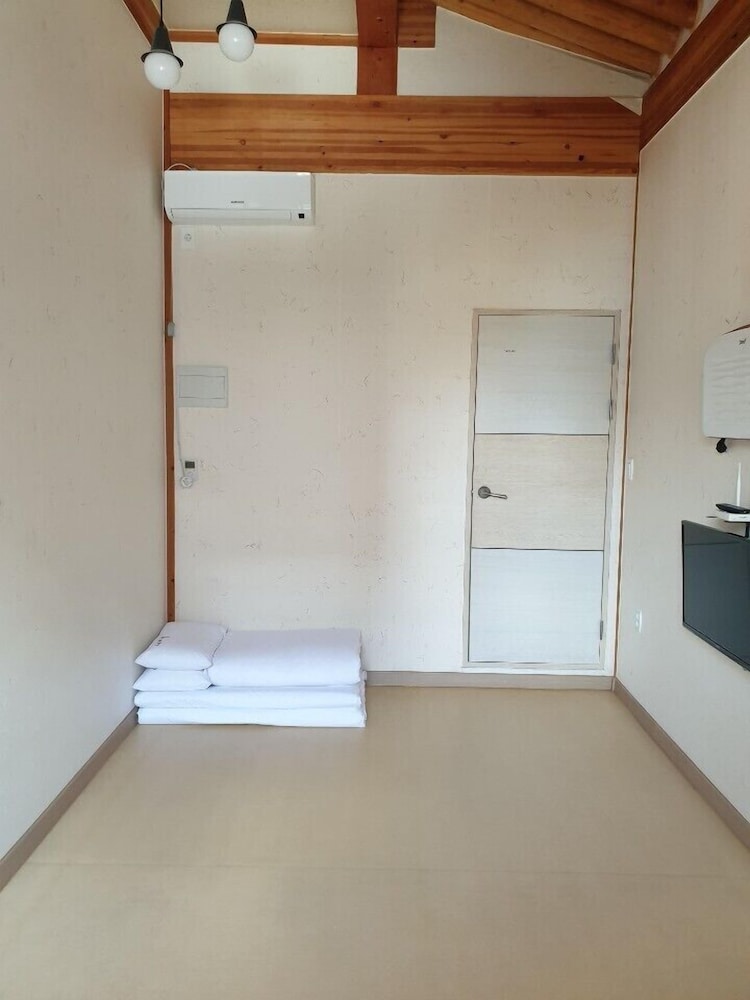 Nabijam Hanok Hotel 16/61