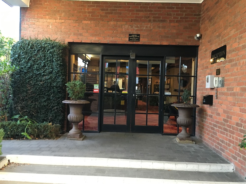 ALBURY MANOR HOUSE 62/66