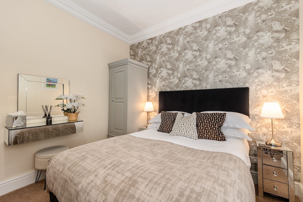 Wheatlands Lodge Bed Breakfast 6/65
