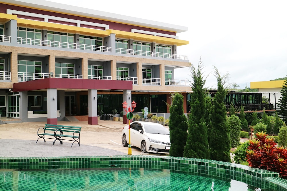 Breeze Hill Hotel 4/50