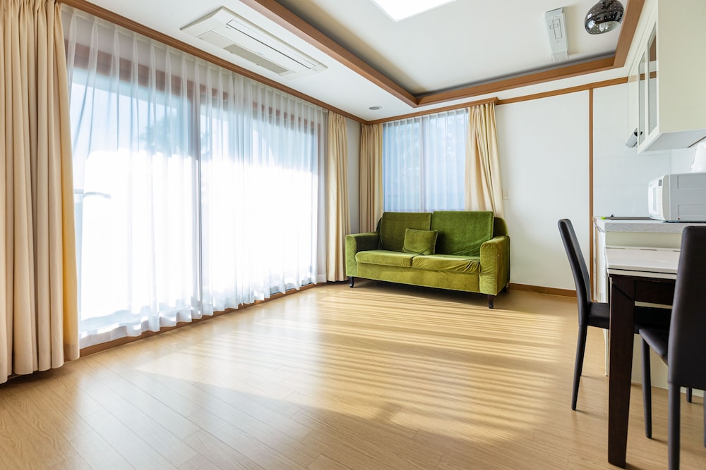 The Bay Resort 24/50