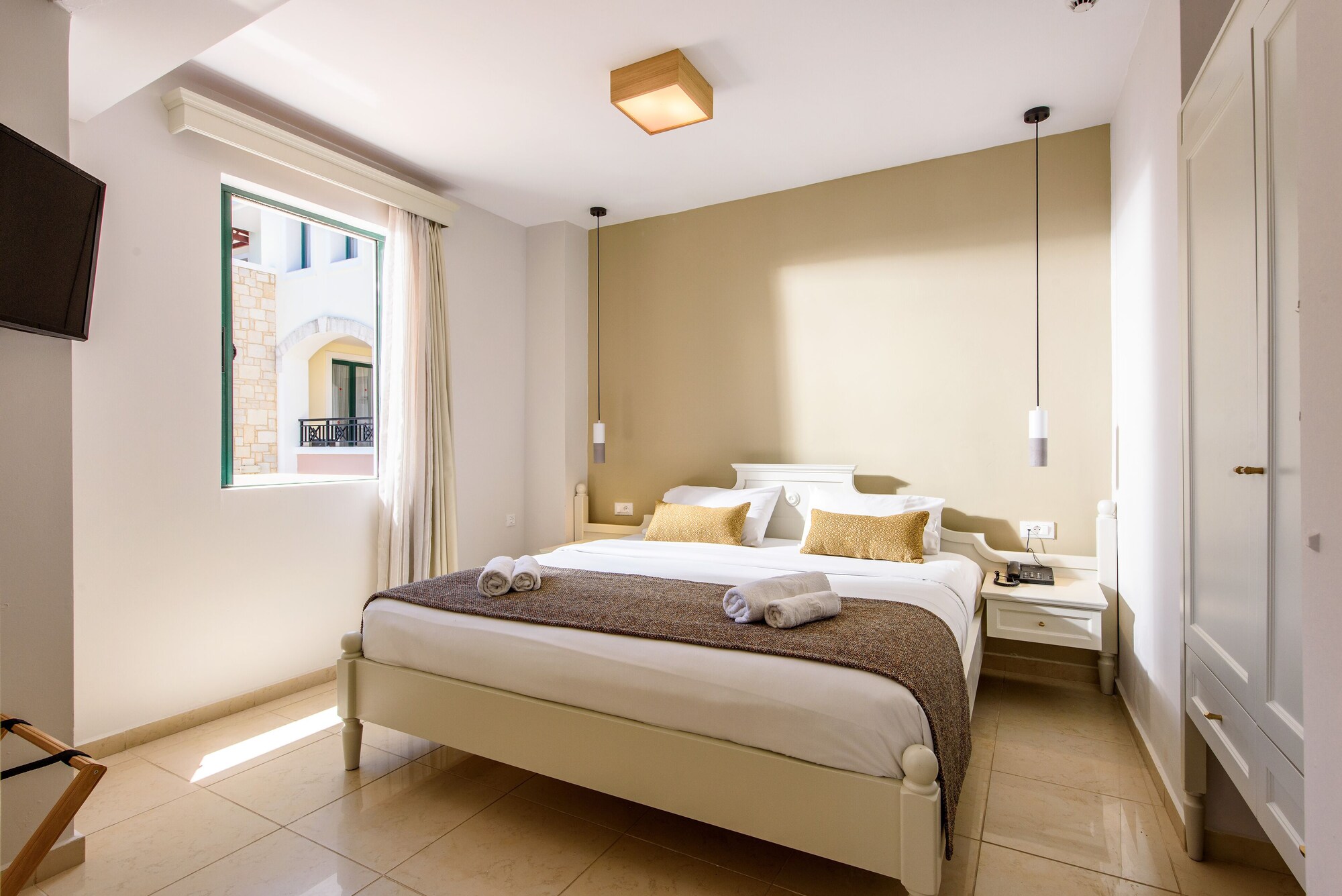 1 Bedroom, Apartment, Double Bed, Lateral Side Sea View, 2 Sofa