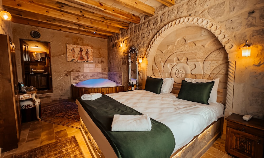 Bayar Cave Suite 22/60
