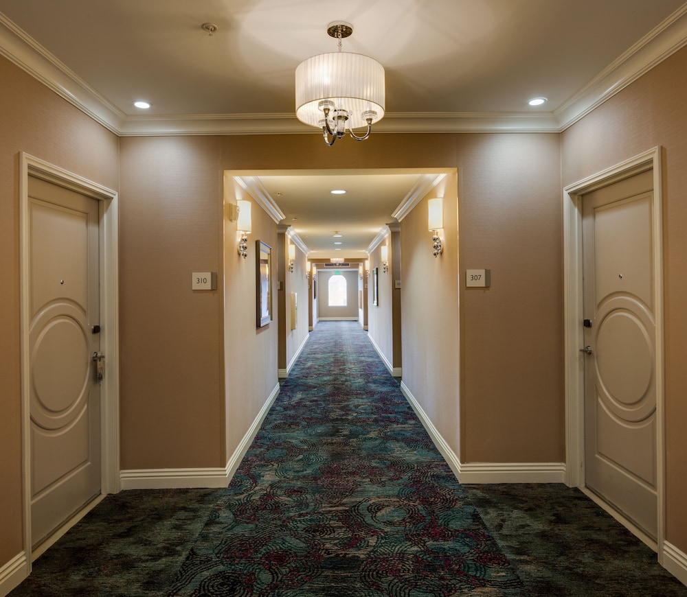 Ayres Hotel Fountain Valley 6/49