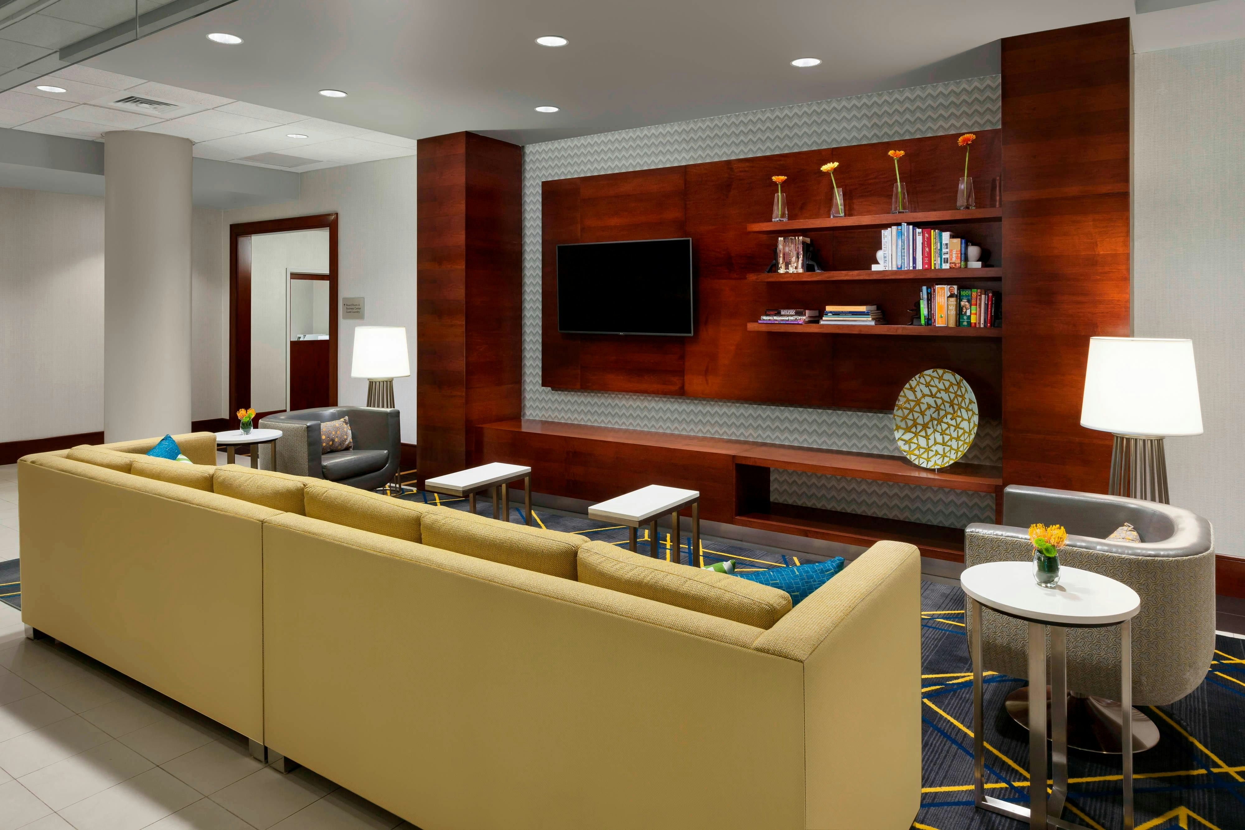 Lobby at Courtyard By Marriott Boston Cambridge, CAMBRIDGE - MA