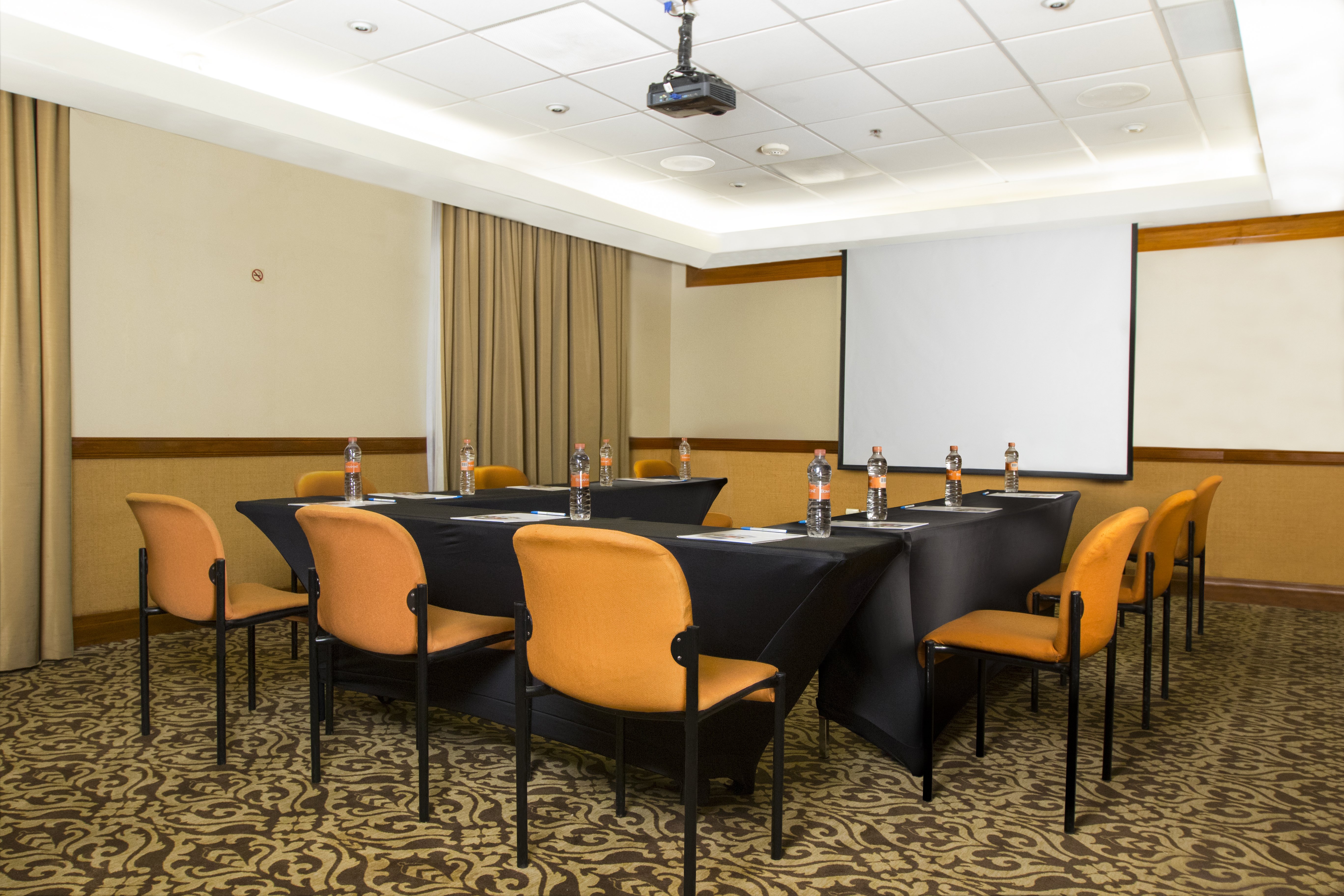 Holiday Inn Express Monterrey Galerias Sn Jeronimo 68/76