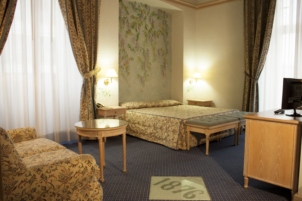 Hotel de La Ville 38/64