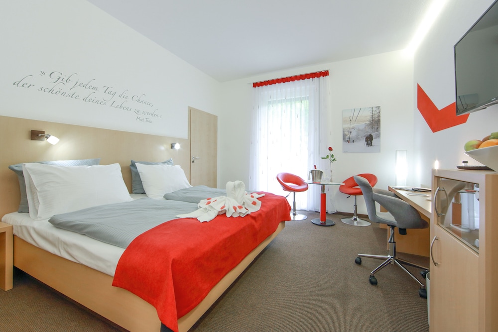 Business, Twin Beds, Garden View