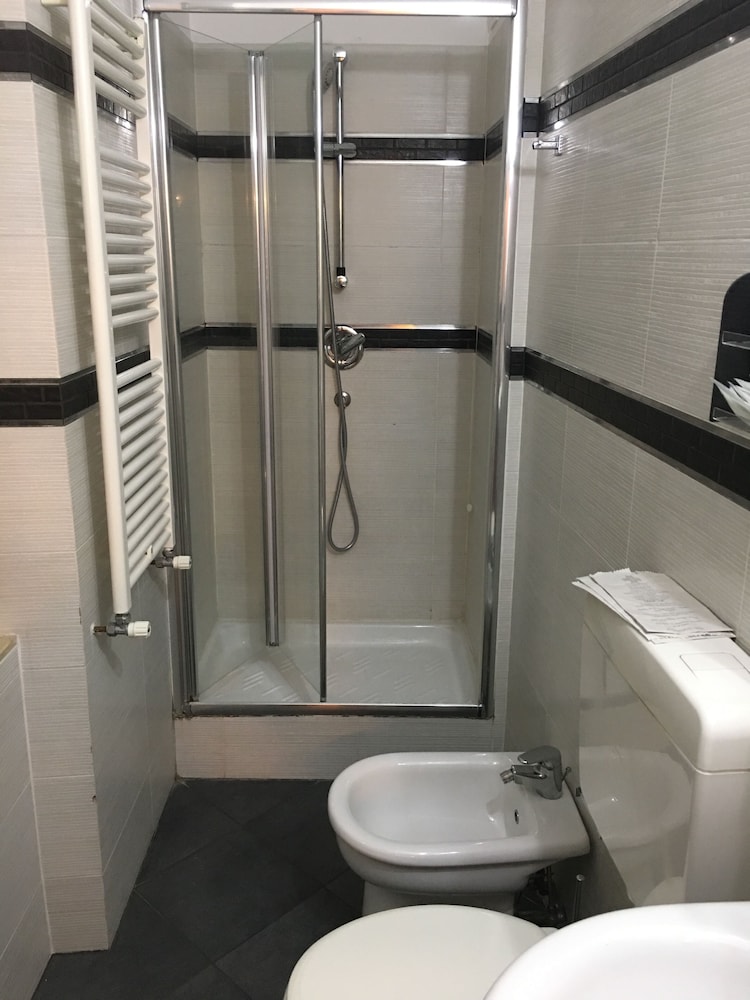 New Alexander Hotel 33/33