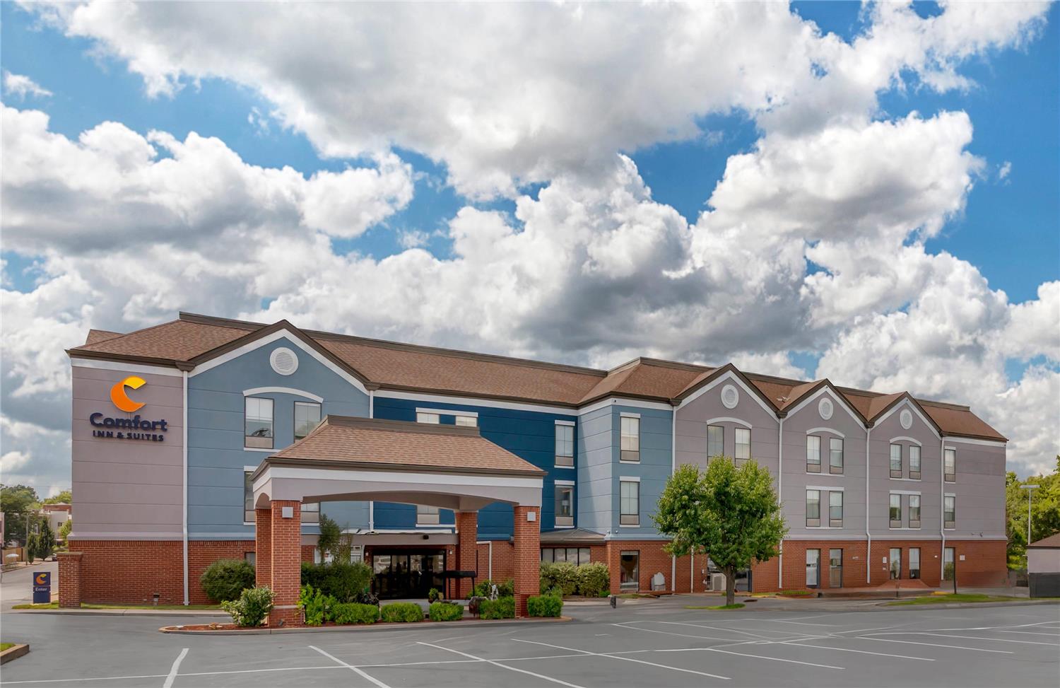 Comfort Inn & Suites Saint Louis Lafayette Square 6/23
