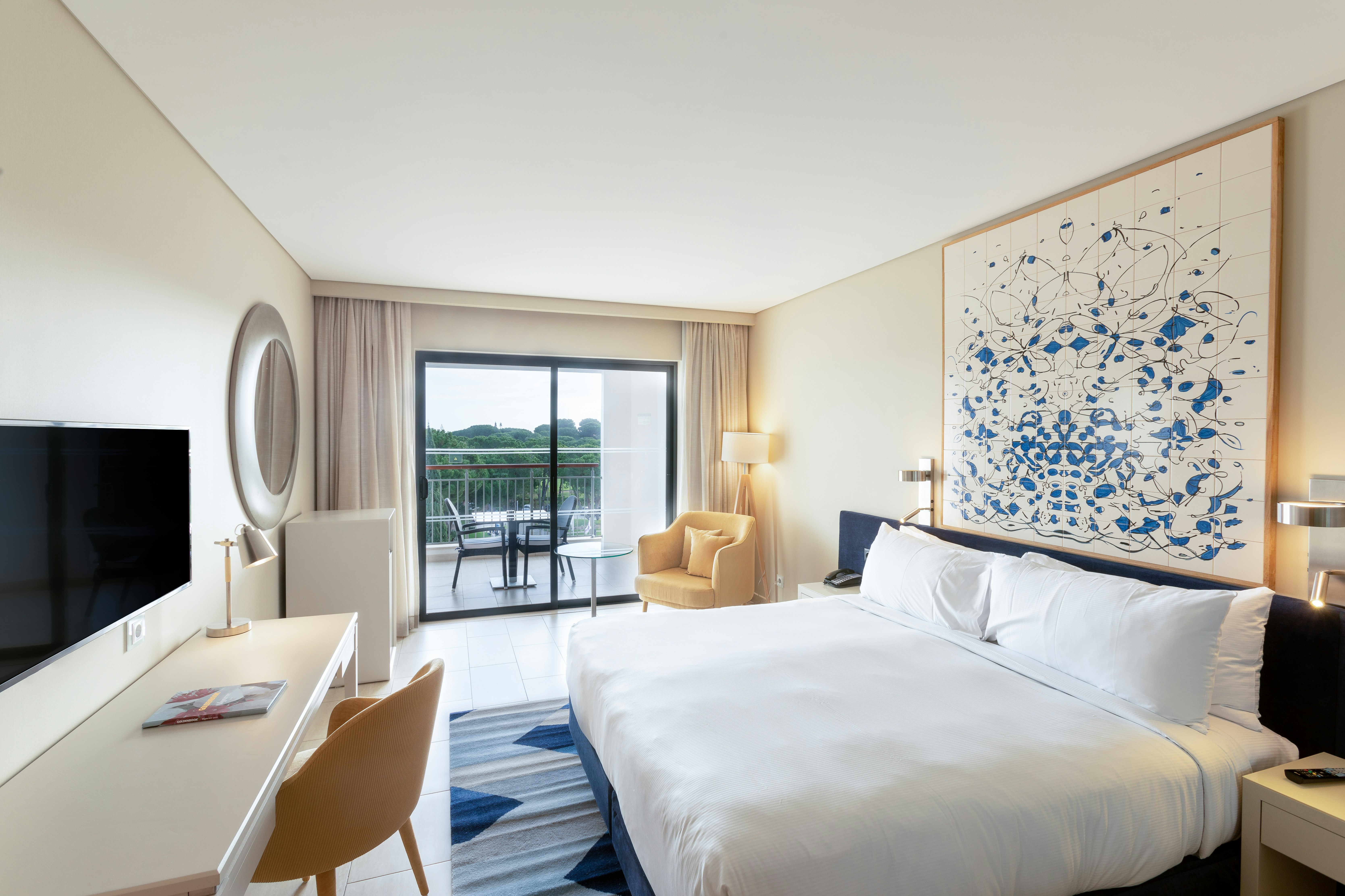 Deluxe, King Bed, Golf Course View
