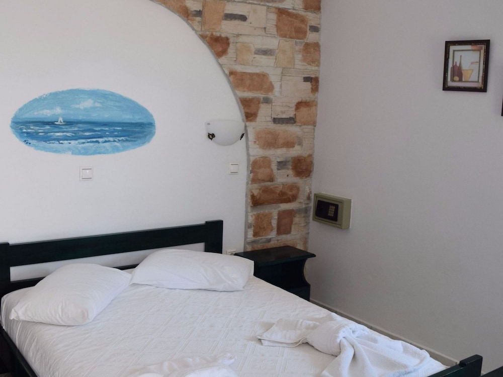 Stella Naxos Island 8/50