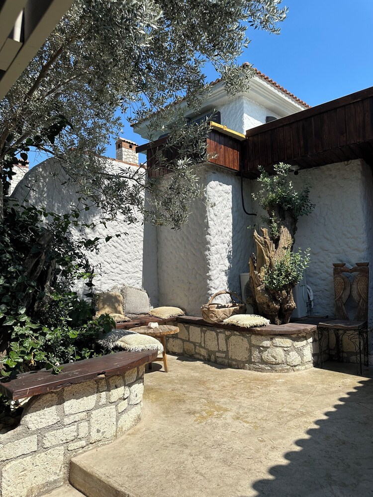 Argente Alacati Adults Only 10/31