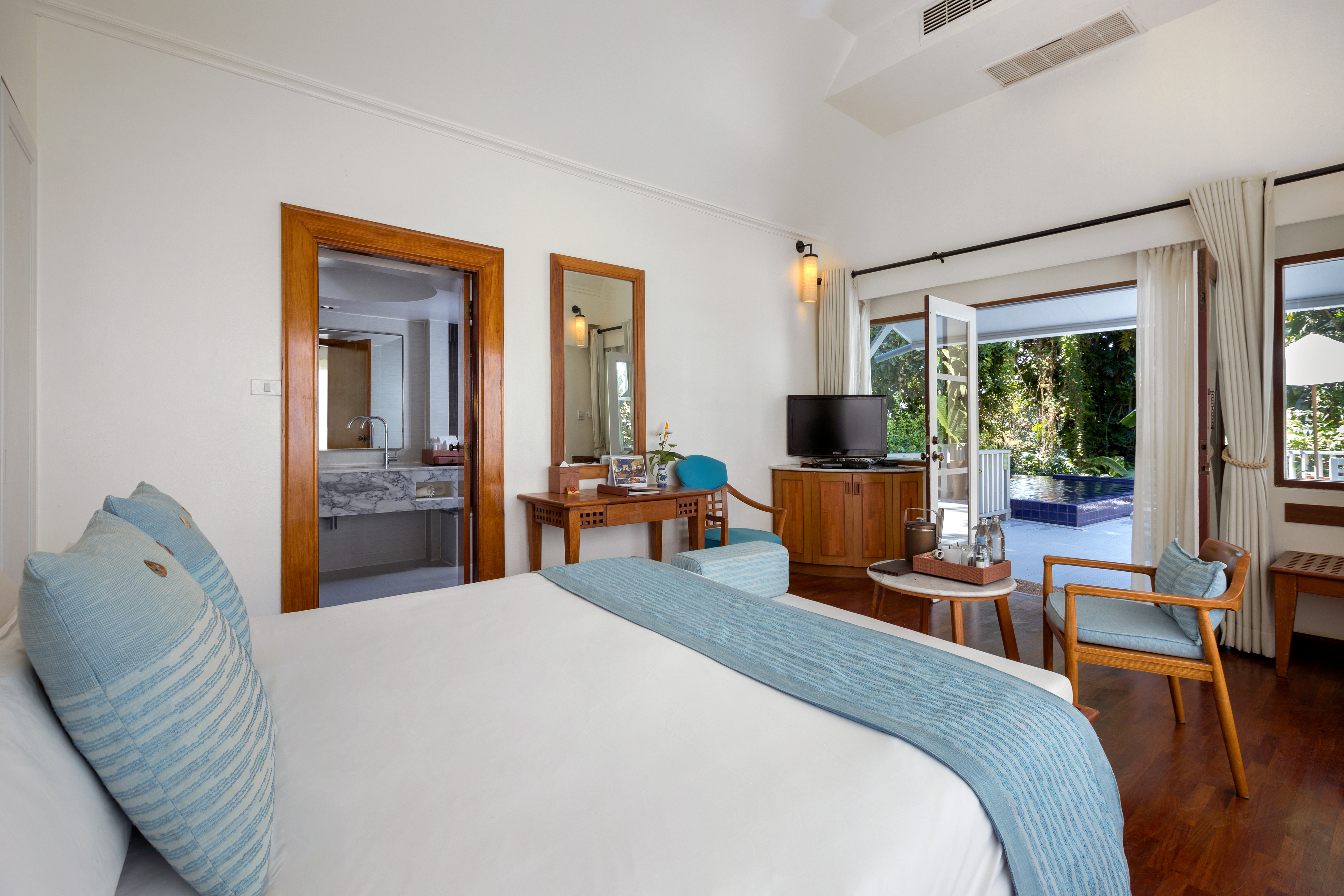 DELUXE, TWIN BEDS, PRIVATE POOL