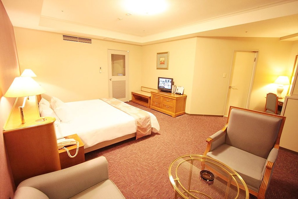 DELUXE, DOUBLE BED