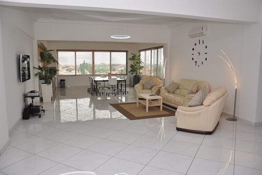 Le Suites Serviced Apartments 20/26