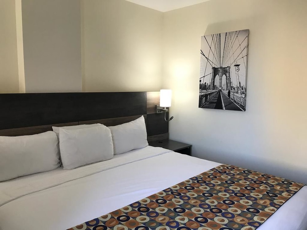 Bogart Hotel 12/33