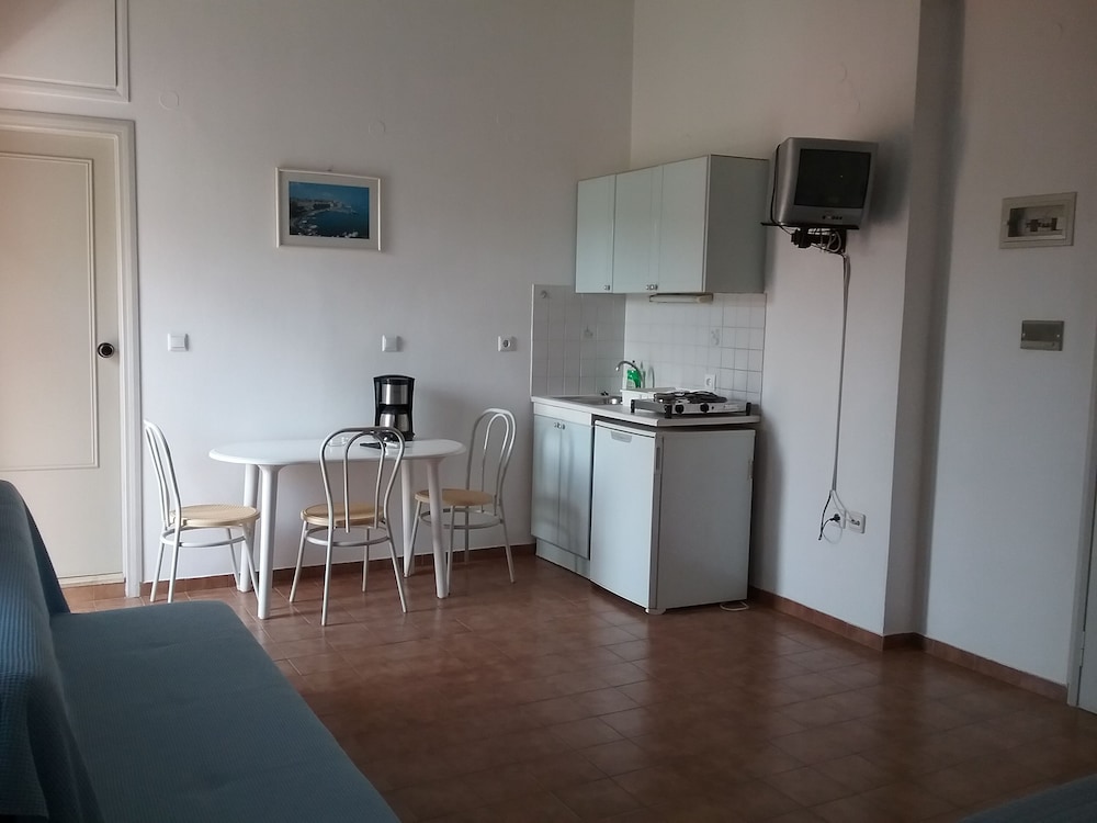 ILONA APARTMENTS 25/50