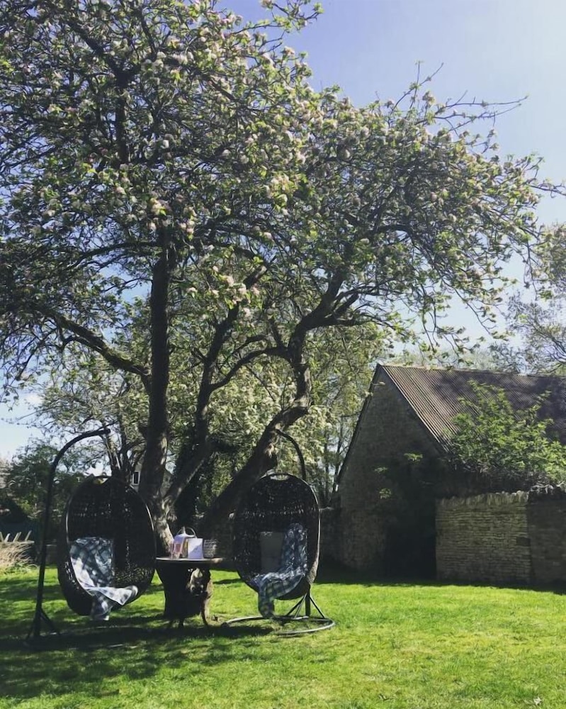 The Wychwood Inn 39/47