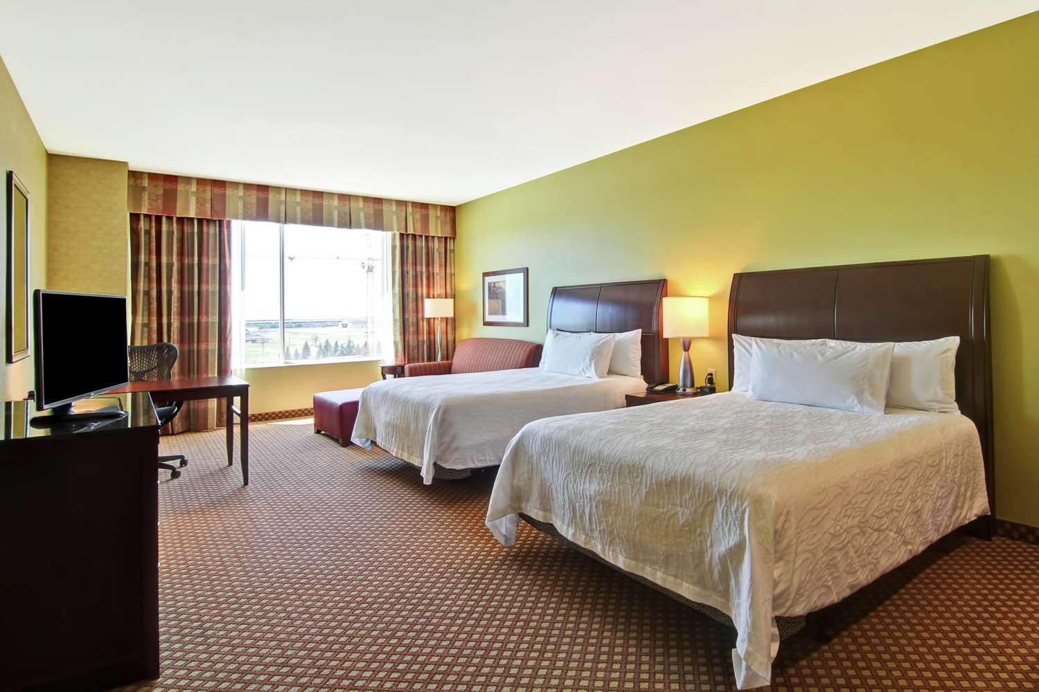 DELUXE, 2 QUEEN BEDS, BATHTUB
